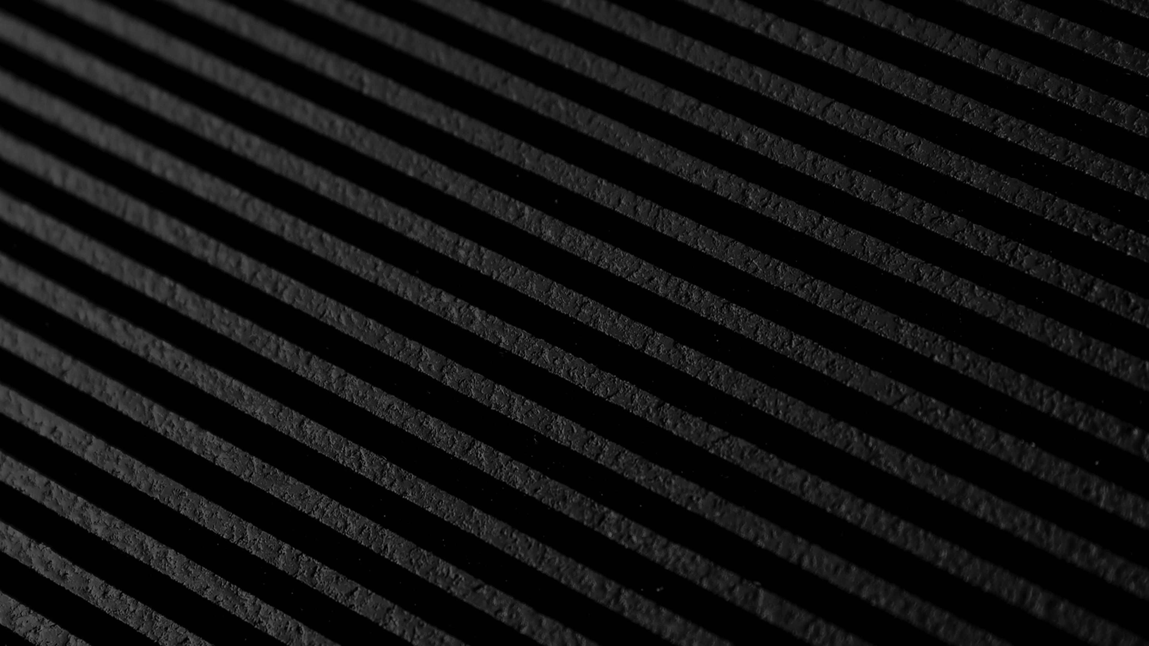 无石石茶盘乌拉圭黑金石 MAC BLACK 表面：精密线性加工形成的细部纹理微距